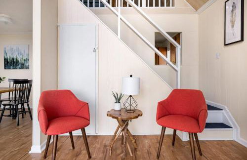 Lofted chalet cabin w hot tub fire pit & views - Foto 11