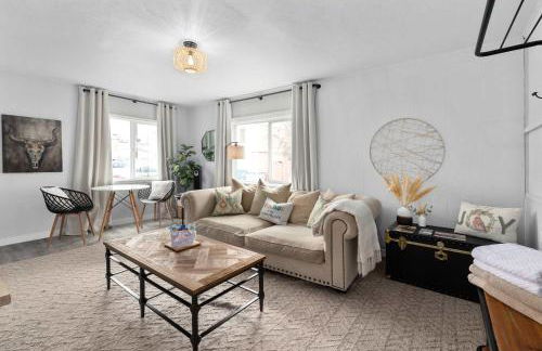 Downtown location Near the Beach Dog Friendly - Photo 3