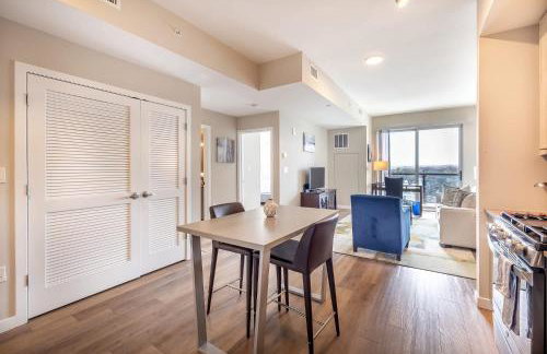 Gorgeous Apt w Harbor Views & Gym - Foto 1