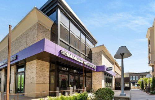 Stroll to Downtown Alpharetta AND Avalon Shops - Foto 39