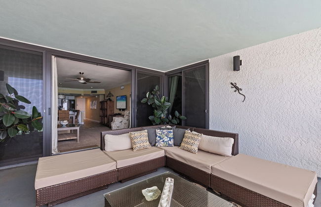 Stunning 2/2 Designer Condo w Coastal Appeal Right on the Gulf! - Foto 46