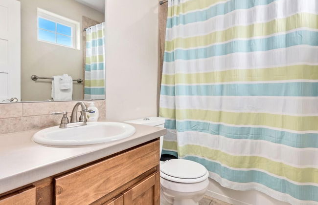 Contemporary Studio – Sunny, Stylish and Spacious - Photo 6