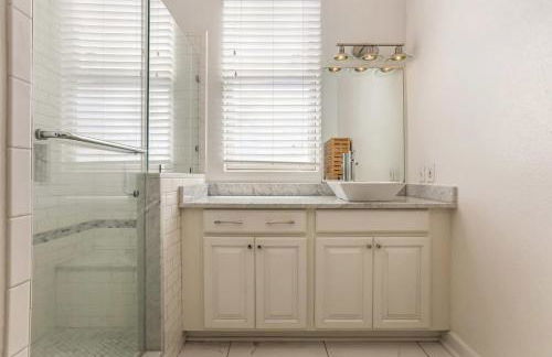 5Bed StreetCar Retreat w Outdoor Entertaining - Foto 19