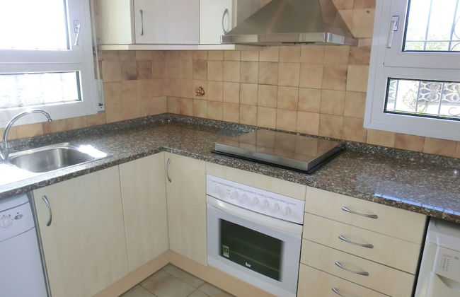 Serene Villa in Lloret de Mar With Private Swimming Pool - Photo 3