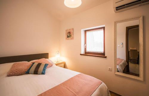 Gorgeous Pool Villa with a fenced garden - Photo 6