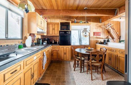 Quaint Cabin in Serene Lakes - Close to Skiing! - Foto 29