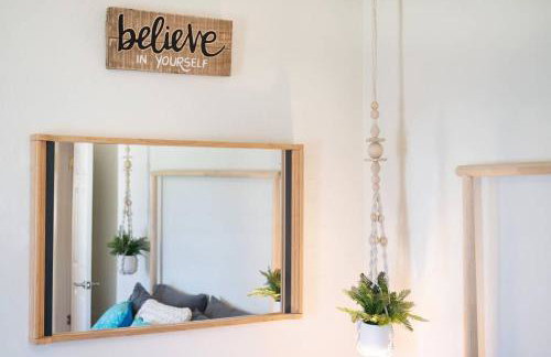 Cali 2BR Getaway Firepit, Yard & Spring Charm - Foto 19