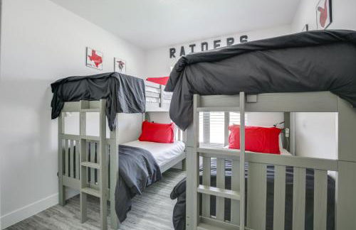 Hot Tub and Game Room Raider Resort in Lubbock - Foto 25