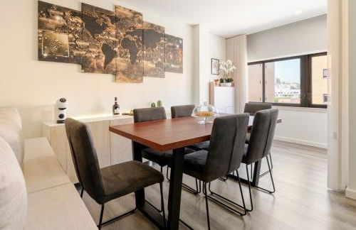 Spacious & Stylish Flat with Garage by HostWise - Foto 2