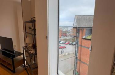 Central, modern and peaceful, lovely Cathedral views, two-bed apartment with 40" smart TV & free onsite parking - Foto 14