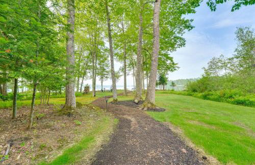 Hot Tub and Boat Dock Waterfront Maine Retreat! - Foto 33