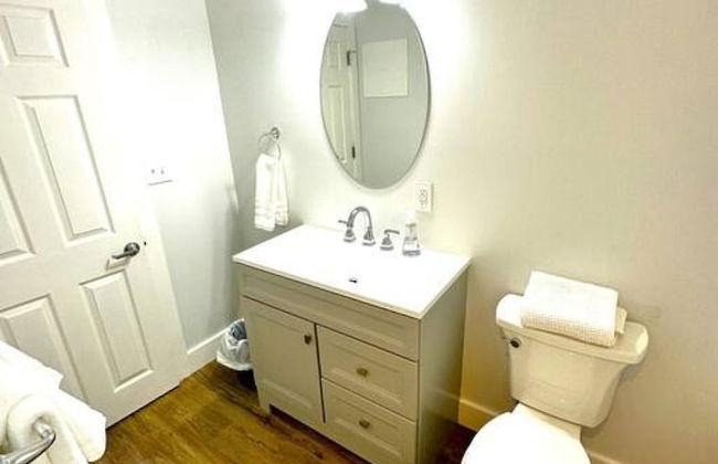 Cozy Walk up King Bed Fast Wifi - Foto 10