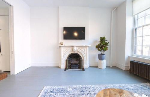 E10-2 Designer East Village Townhouse 1BR W D - Foto 4