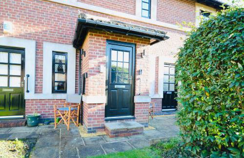 Luxury Two Bed Suite - Walk to Trentham Gardens! - Foto 15