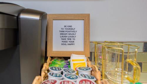 Charming and Cozy 1 Bedroom 1 Bathroom Guest Suite in Silverlake - Foto 2