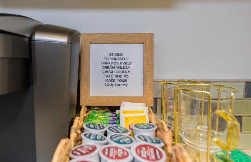 Charming and Cozy 1 Bedroom 1 Bathroom Guest Suite in Silverlake - Foto 2