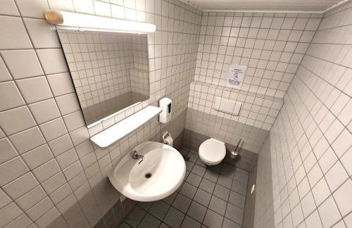 Winterberg Appartement 6 Pers aan Skilift grootste Skigebied nabij Bikepark Unieke locatie met zeer rustige tuin in het bos en het gezellige centrum leuke cafes restaurants en gratis zwembad sauna relax speelruimte parkeerplaats naast Der Brabander - Foto 74