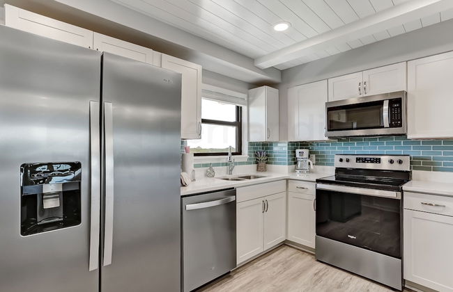 Fully Remodeled Condo with Atlantic Ocean View and Access to Private Fishing Pier by RedAwning - Foto 15