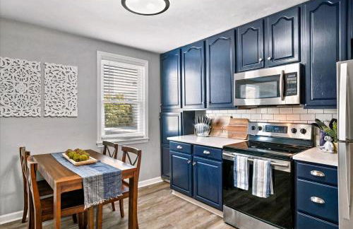 Cozy Southside Pitt home w/ Pool Table +Yard - Foto 13