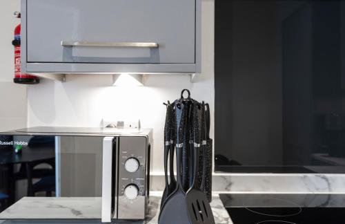 Cozy Vibes Refined 2BR Flat - Photo 14