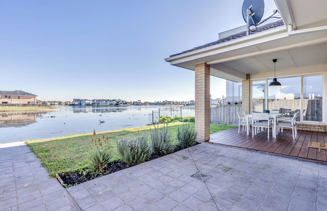 StayAU Magnificent Lakefront Villa - Foto 47