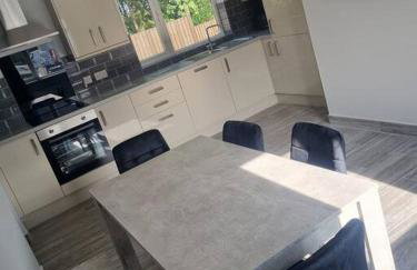 3 Bed Detached House & Hot Tub - Foto 14