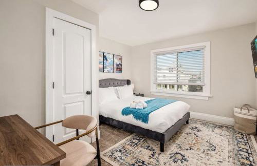 Oakwood Charm Family-Friendly 3BR Getaway - Photo 18