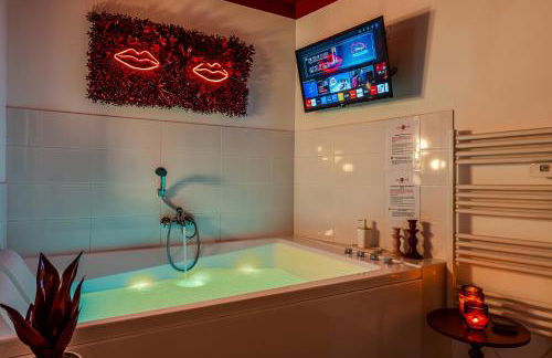 L'Écrin Rouge Escapade Romantique et Balnéo Privé - Foto 21