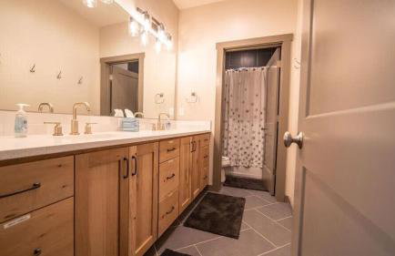 East Cabin- Yellowstone Family Retreat- Sled Hill - Foto 34