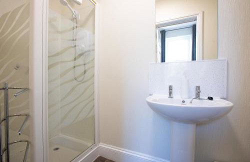 Cosy Flat in Victorian Villa- Parking & Garden - Photo 12