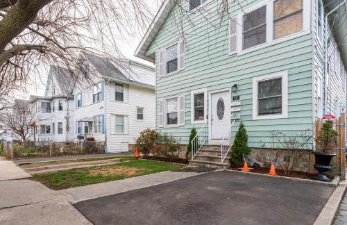 The Gold Room near downtown trains fast wifi - Photo 76