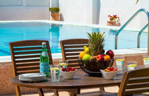 Villa Paradiso: Near beach, superb pool and garden - Photo 12