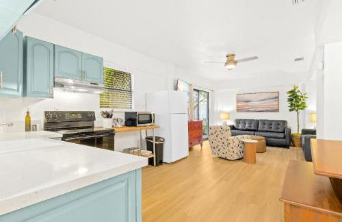 Newly remodeled 8-steps to sand path of Beach! - Foto 7