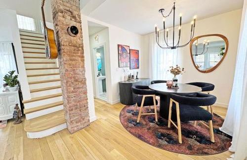 Renovated home seconds from town - Foto 18