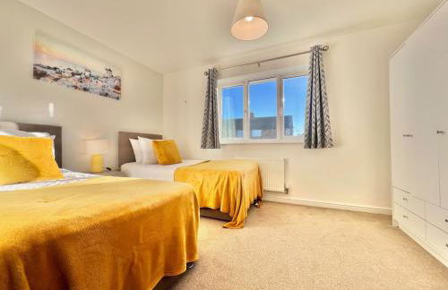 Rushden - 5 Beds Modern Home, Free Private Parking, TV, Garden - Foto 11