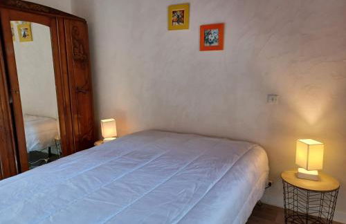 2 hébergements différents 1 gîte avec deux chambres et 1 chambre d'hôtes avec salon privé - Foto 8