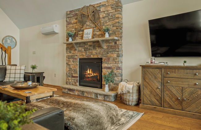 Pocono Paradise by Avantstay Lakeside Retreat, Hot Tub, Game Room, Near Beach - Foto 77