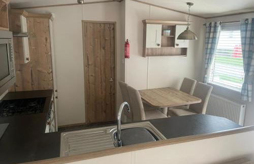 Luxury 6 Berth Caravan, Marton Mere - Photo 7