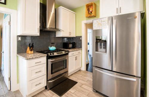 Charming home with pool, enclosed yard, patio & great Woodlawn Lake location - Foto 55