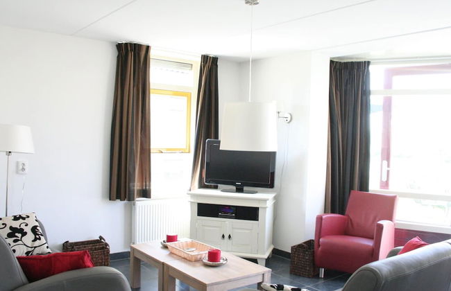 Lovely Holiday Home With Jetty Near Ijsselmeer - Foto 10