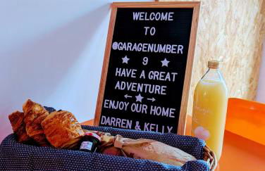 Garage Number 9 Private Urban Loft Apartment with Jacuzzi in Le Dorat - Foto 15