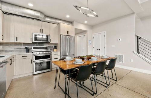 Old Town Modern New Build - Rooftop Spa with Mtn Views! - Foto 19