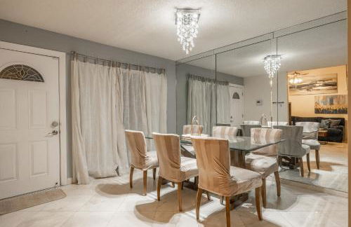 Townhome in PBG, king bed, pergola, BBQ & fire pit - Photo 10