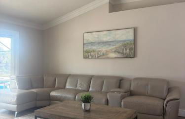 Ultimate Backyard Oasis, Heated Pool, Spa and Lake - Foto 34