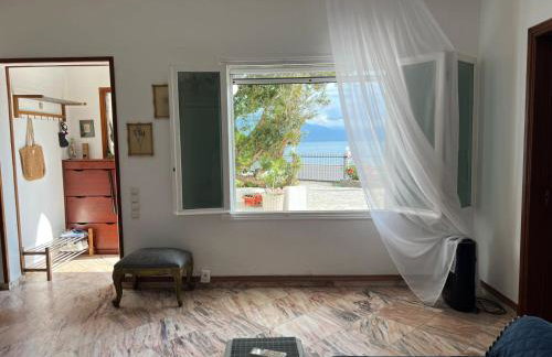 Sea front house & garden, Oropos - Foto 2