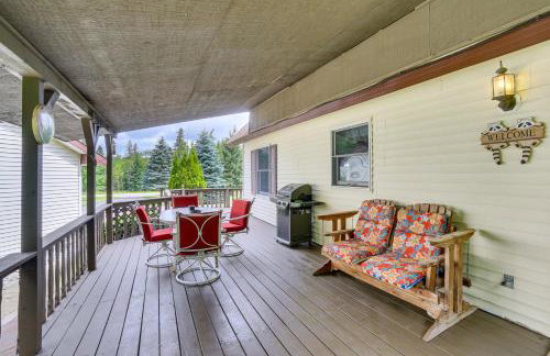 Germfask Home with Fire Pit, Grill and Yard Games! - Foto 2