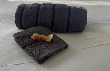 Stylish Home Away From Home! 6 Minutes from Beach! - Foto 12