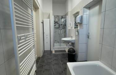 Geräumige 160 qm Wohnung für 9-11 Personen in der Stadtmitte - Foto 2