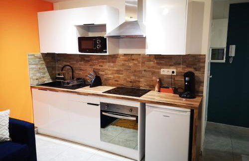 GRAND STUDIO AMIENS GARE TOUT CONFORT WIFI NETFLIX 2PERS - Foto 18