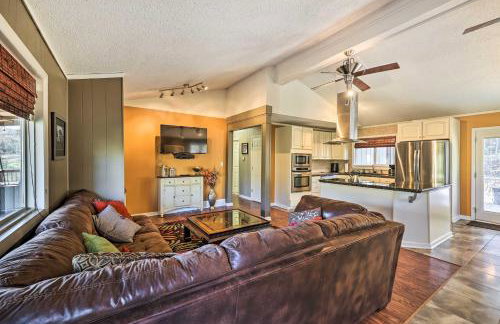 Holiday Island Home: Hot Tub & Wood Stove! - Foto 5